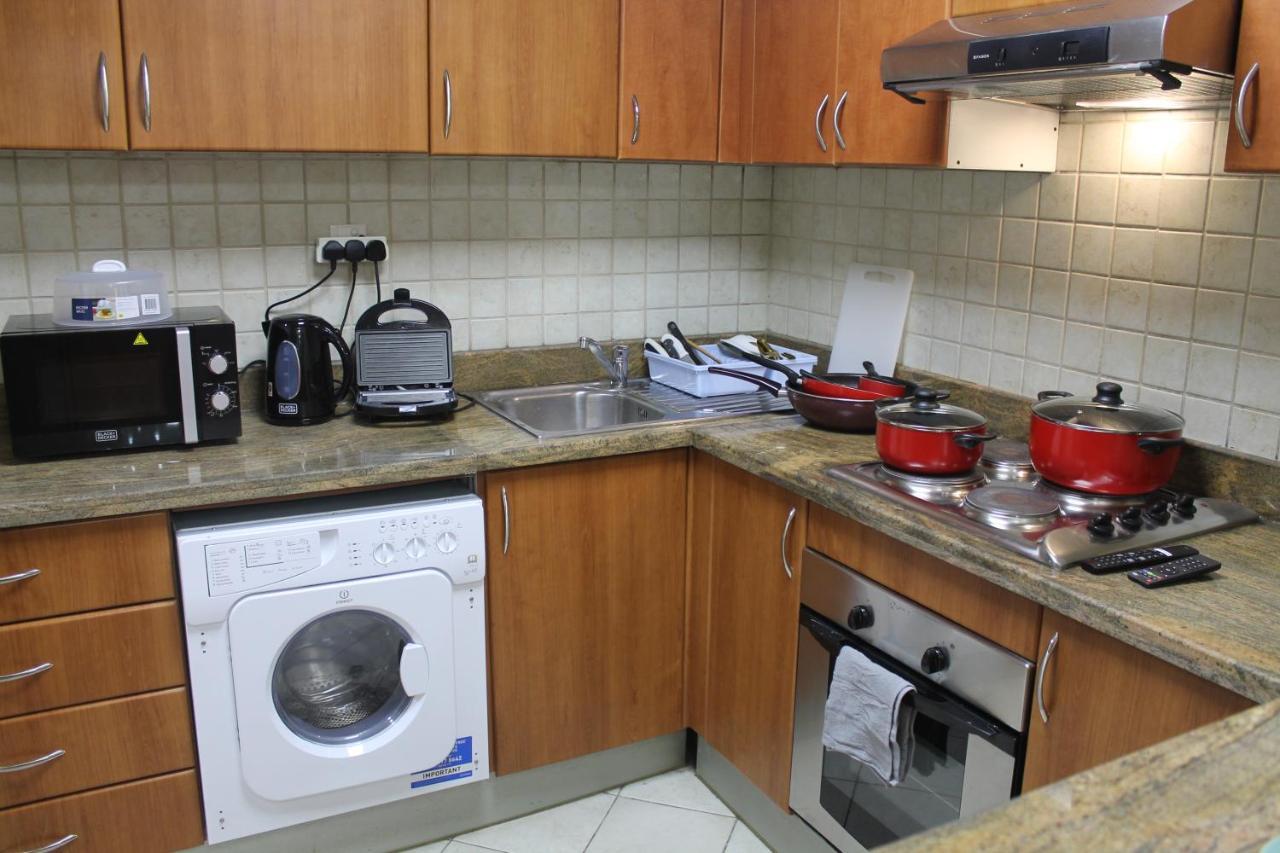 Newly Furnished One Bedroom Apartment Next To Metro & Beach In Marina Residence Dubai Exterior photo